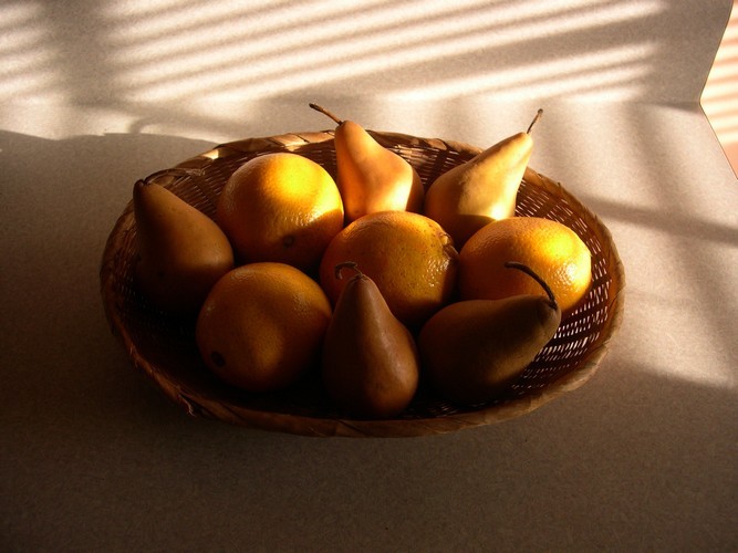 Navel oranges and Bosc pears